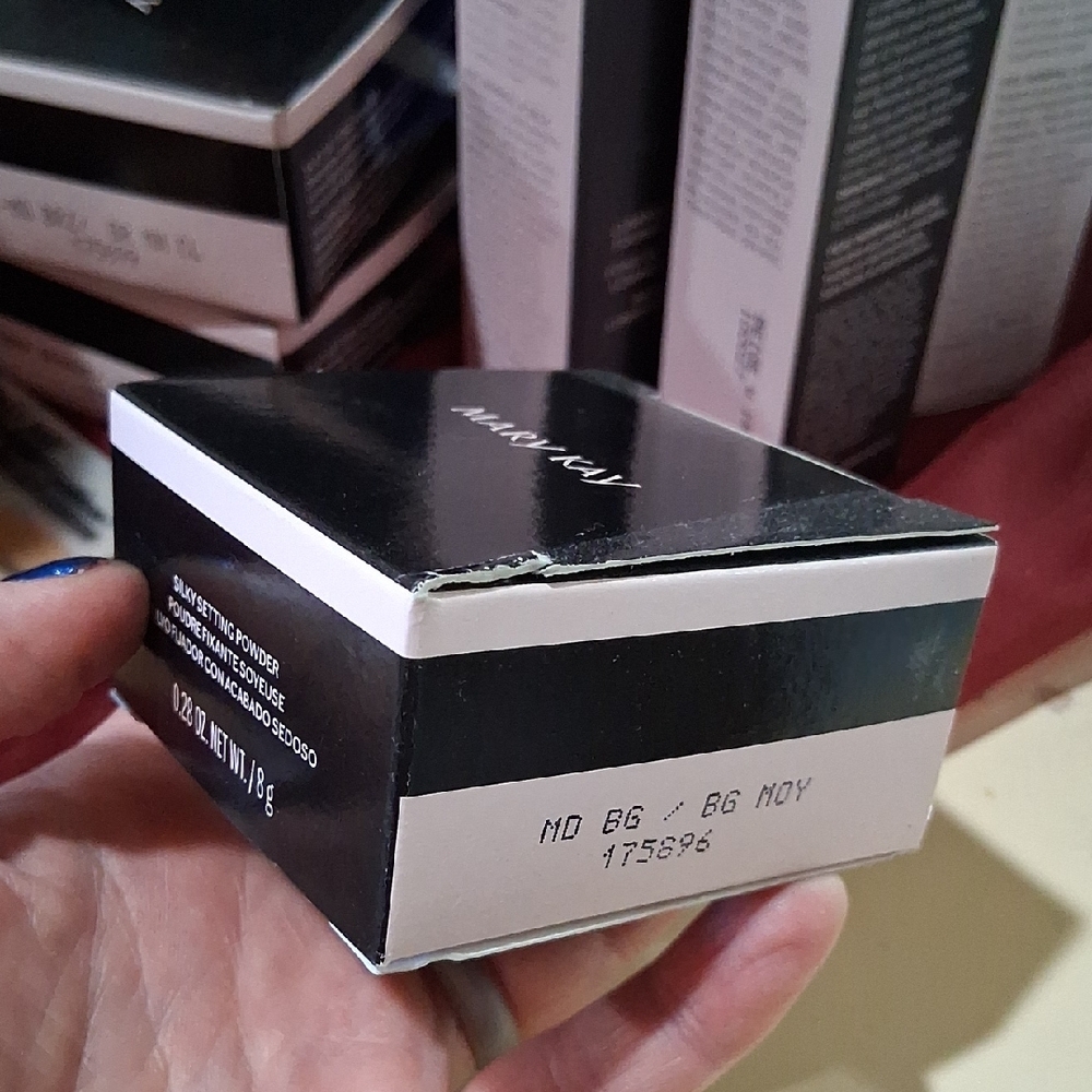 Mary Kay Makeup Setting Powder - Black and White